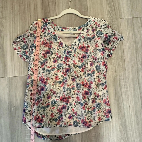 Coldwater creek floral silk short sleeve button detail blouse small - Picture 7 of 8